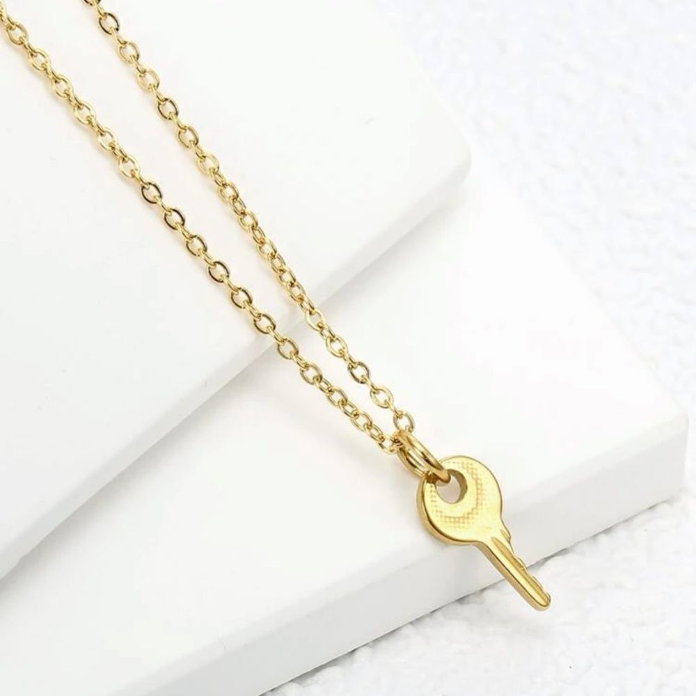 NWT 18K Gold Plated Stainless Steel Trendy Key Pendant Necklace​​​​​​​​​ - Picture 2 of 2